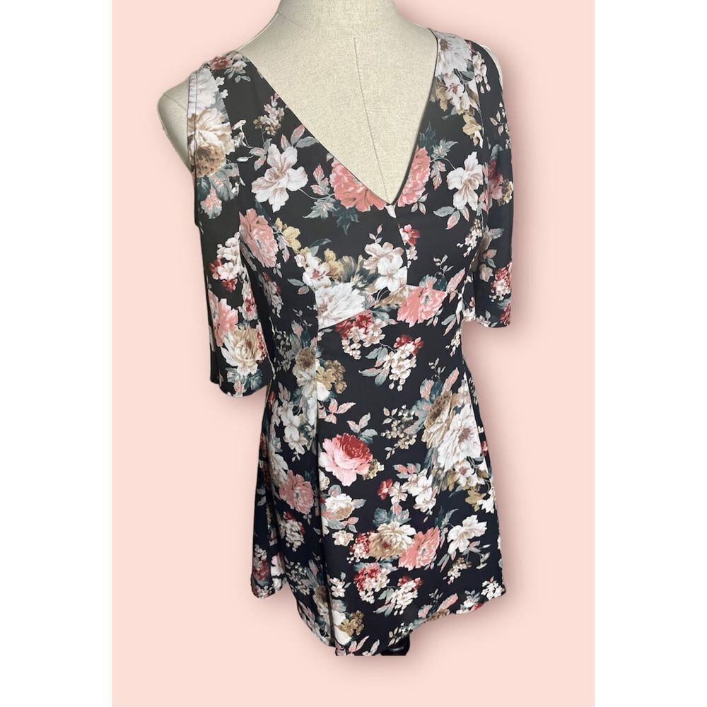 Jealous Tomato Floral Dress Size Small - B10